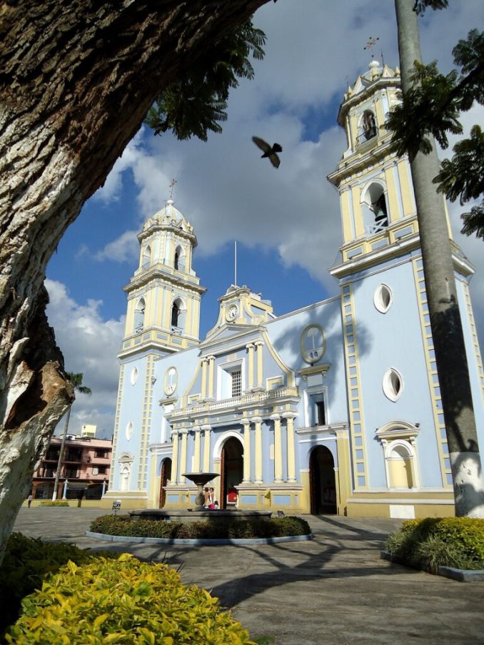 The stunning Catedral de la Inmaculada Concepción in Córdoba, Veracruz, stands tall under a bright blue sky. This historic church is a notable landmark, known for its beautiful architecture and significance in the cultural landscape of Córdoba.
