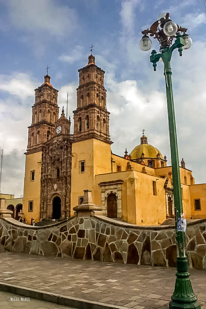 "Parroquia de Nuestra Señora de los Dolores"The historic Parroquia de Nuestra Señora de los Dolores in Dolores Hidalgo, where Miguel Hidalgo issued the famous "Grito de Dolores," marking the beginning of the Mexican War of Independence.