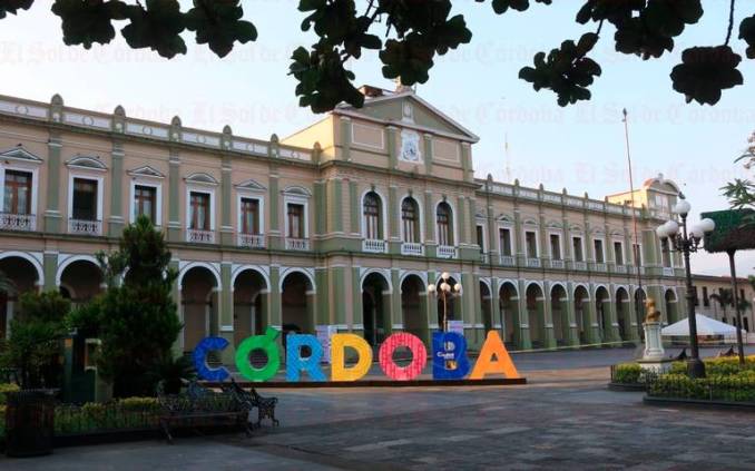 The Ayuntamiento de Córdoba, or City Hall, is a stunning example of colonial architecture located in the heart of Córdoba, Veracruz. This historic building overlooks the bustling Parque 21 de Mayo and serves as an important center for municipal government and community events.